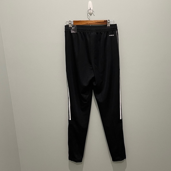 mens small Adidas joggers
new with tags - Picture 12 of 13